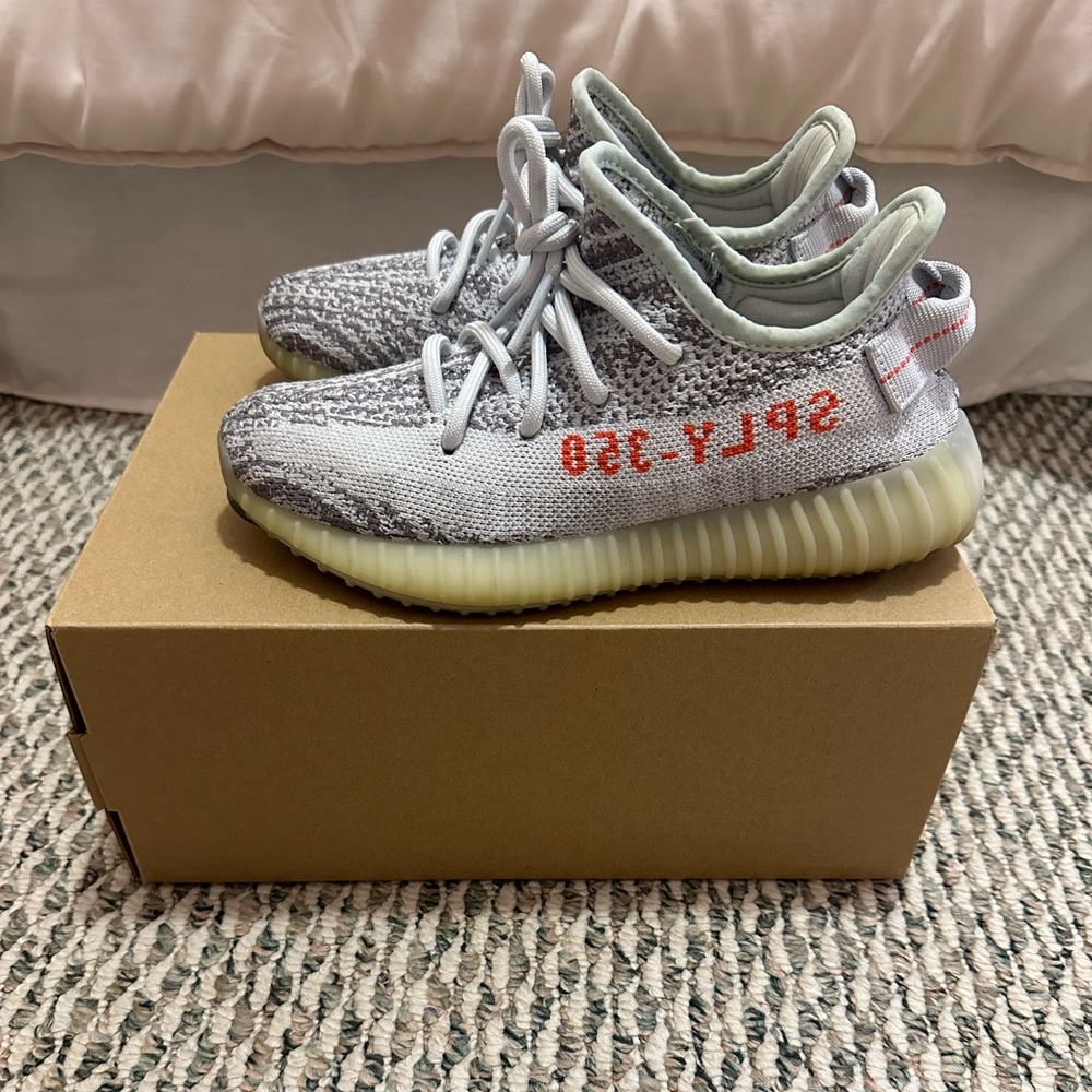 Yeezy 350 v2 blue tint size 4